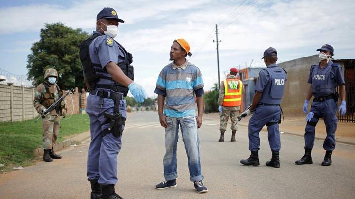 Chasse à l’homme en Afrique du Sud après des fusillades ayant fait 17 morts
